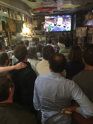 Salle comble devant le grand écran